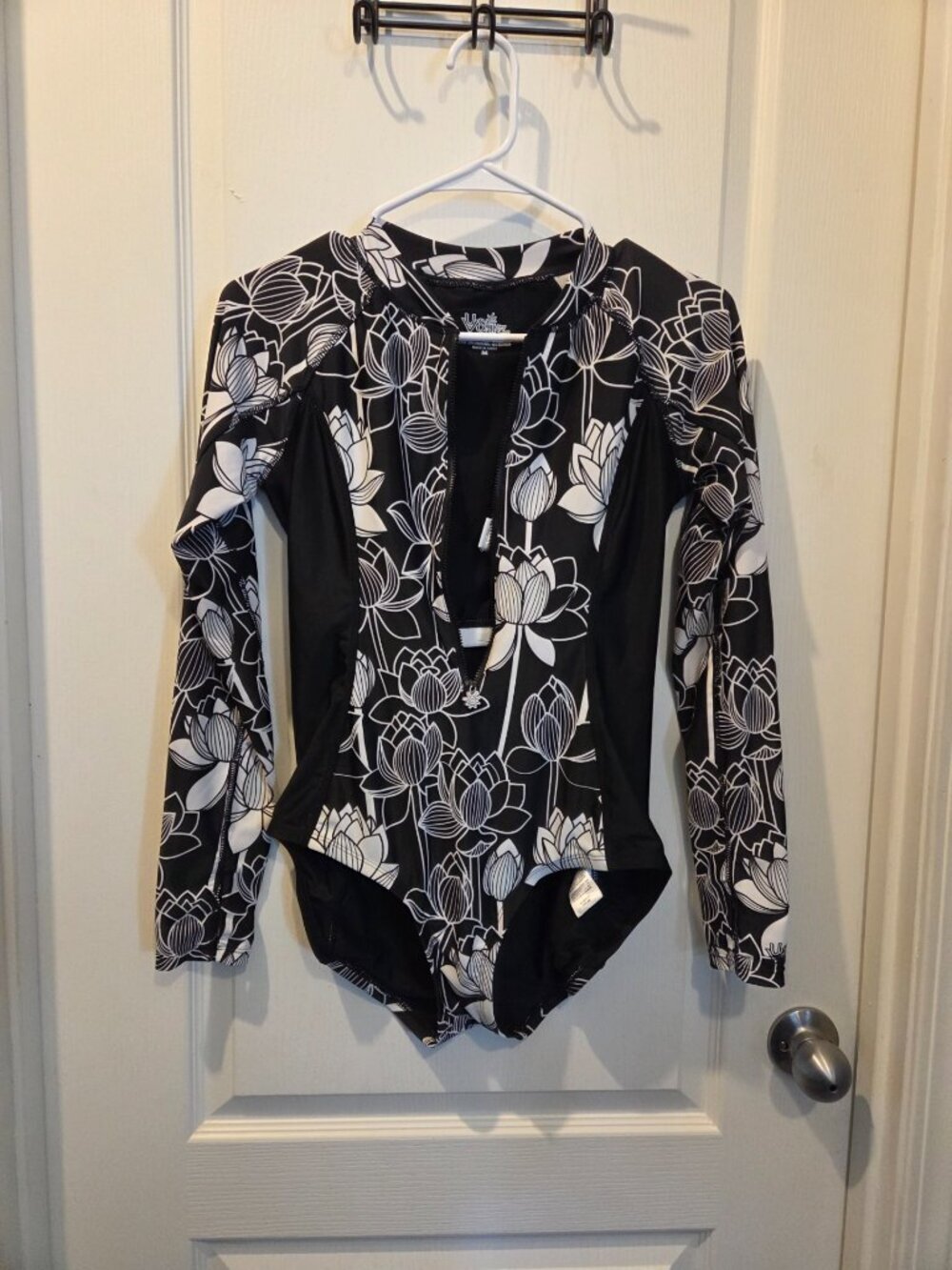 Black & White Floral Long Sleeve One Piece Rash Guard M - Picture 3 of 8